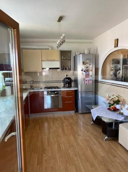 Apartament cu 4 camere decomandat, mobilat în Independenței