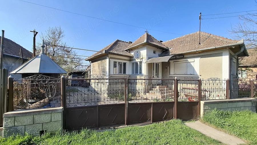 Casă cu 2 camere cu Teren 2236 Mp în Central