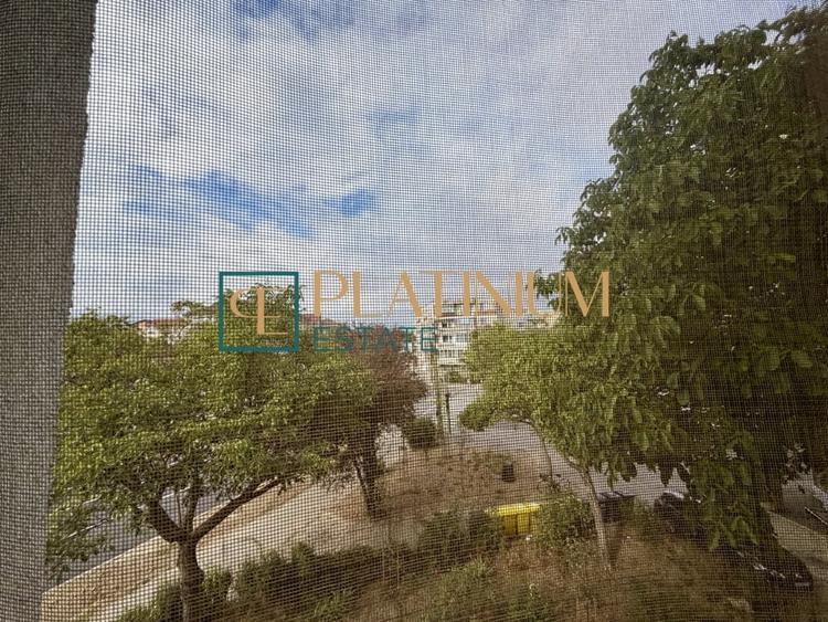 Apartament cu 3 camere decomandat, mobilat în Girocului