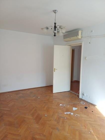 Apartament semidecomandat în Lujerului