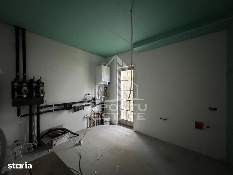 Casă cu 5 camere cu Teren 650 Mp în Soarelui