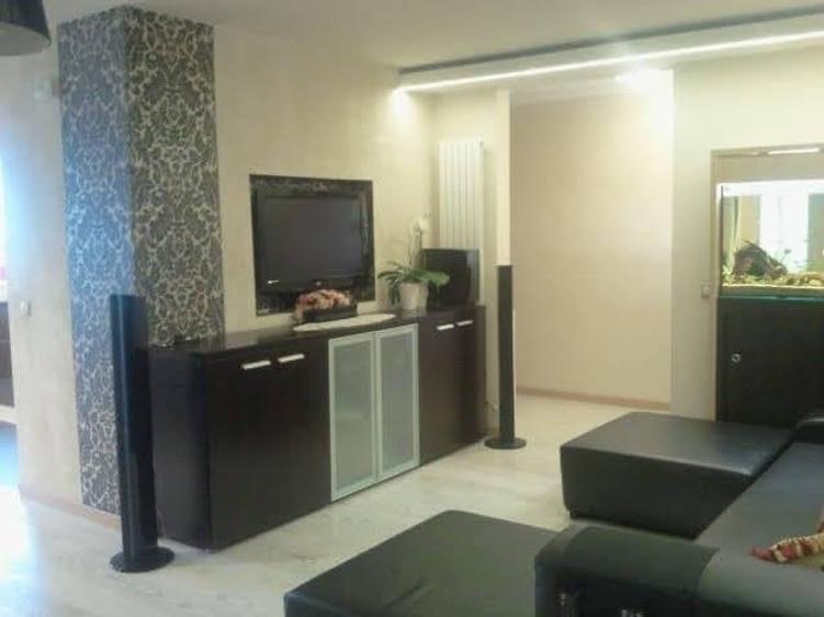 Apartament cu 4 camere semidecomandat în Europa