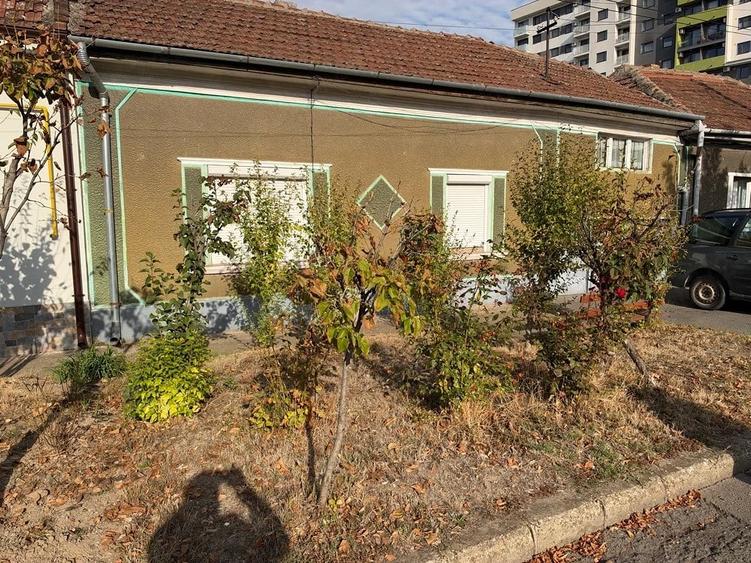 Casă cu Teren 241 Mp în Iosia