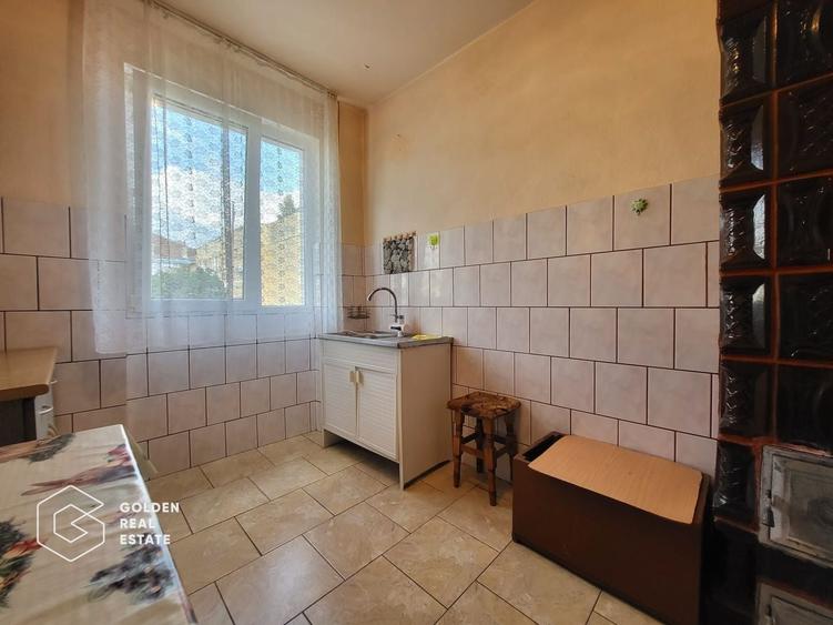 Apartament cu 3 camere semidecomandat în Central