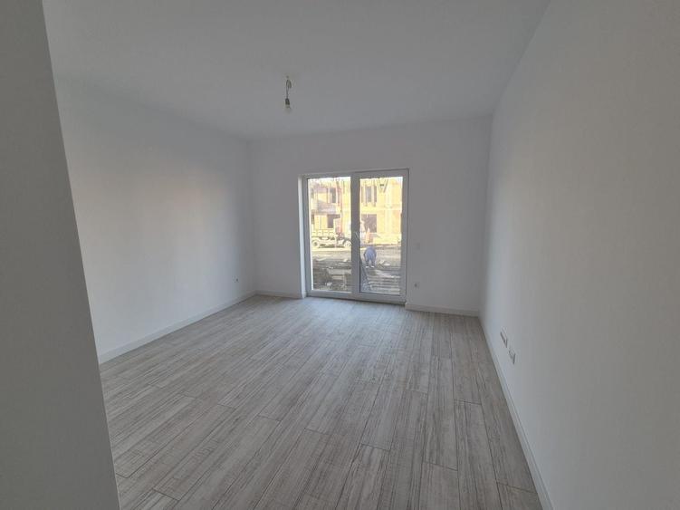 Apartament cu 3 camere decomandat în Hipodrom 3