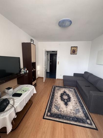Apartament cu 3 camere semidecomandat în Tătărași