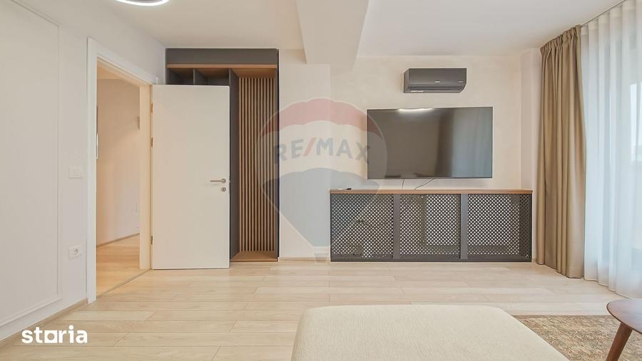 Apartament cu 3 camere decomandat în Tractorul