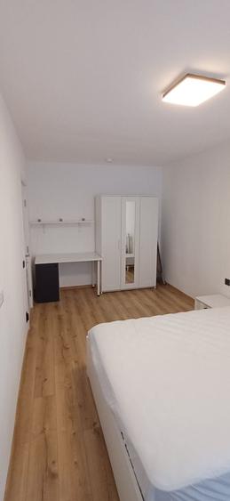 Apartament cu 3 camere semidecomandat în Berceni
