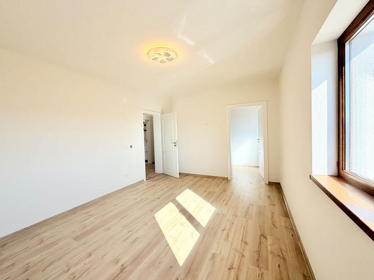 Duplex cu 5 camere cu Canalizare în Dumbrăvița