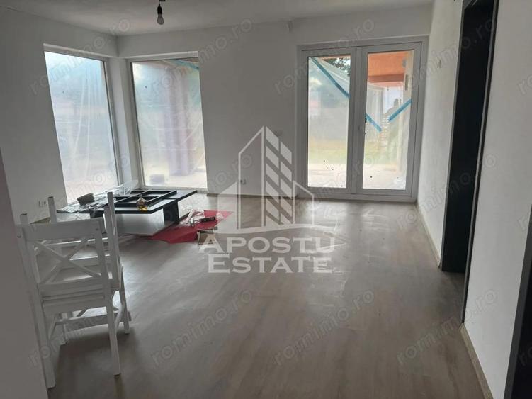Casă cu Teren 500 Mp în Sânmihaiu Român