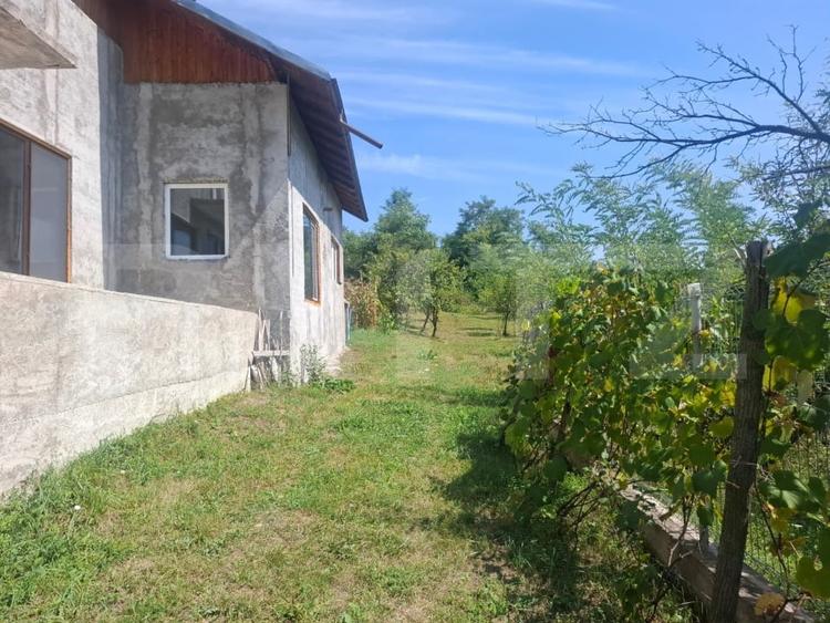 Casă individuală cu 6 camere cu Teren 1832 Mp în Glodeni