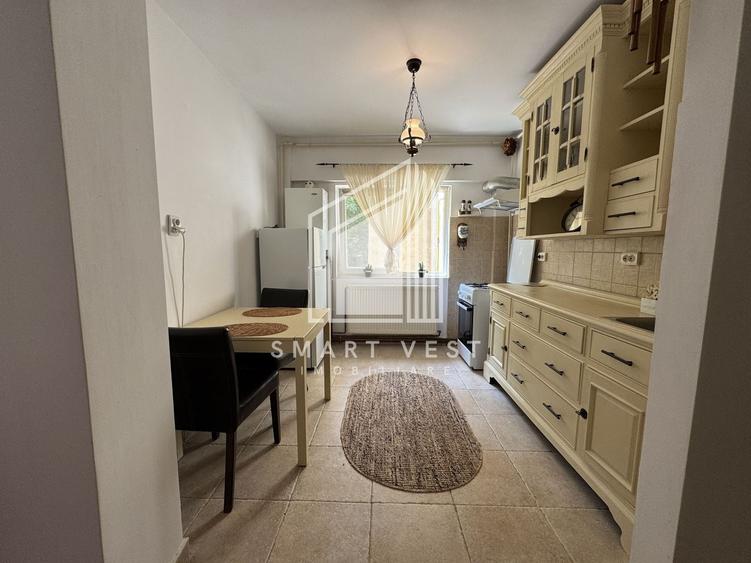 Apartament cu 3 camere semidecomandat, mobilat în Micro 15
