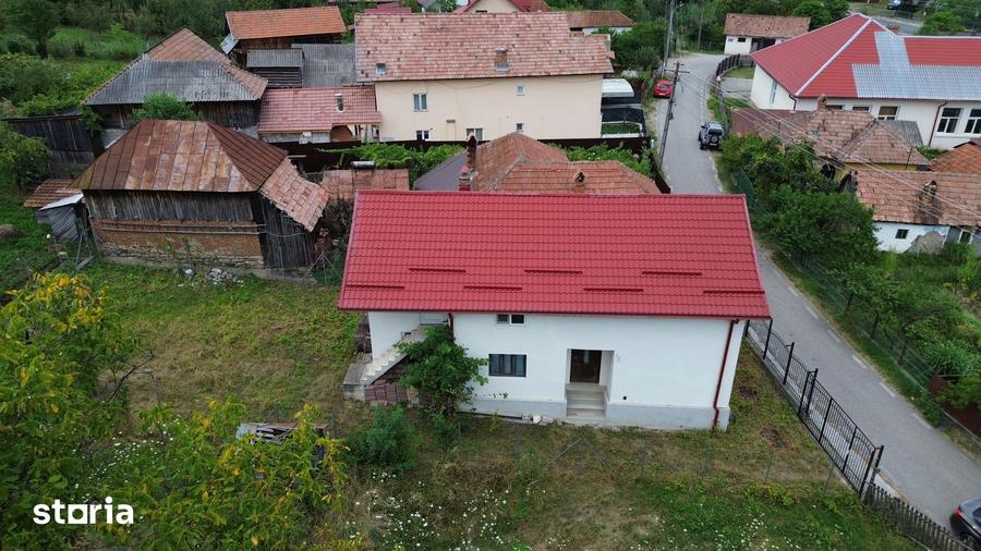 Casă cu 5 camere cu Teren 320 Mp în Sălătrucel
