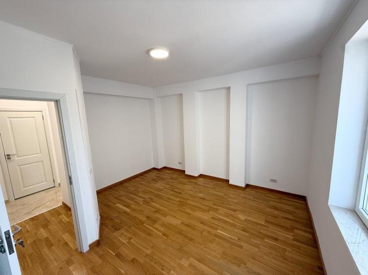 Apartament cu 4 camere decomandat în Sisești