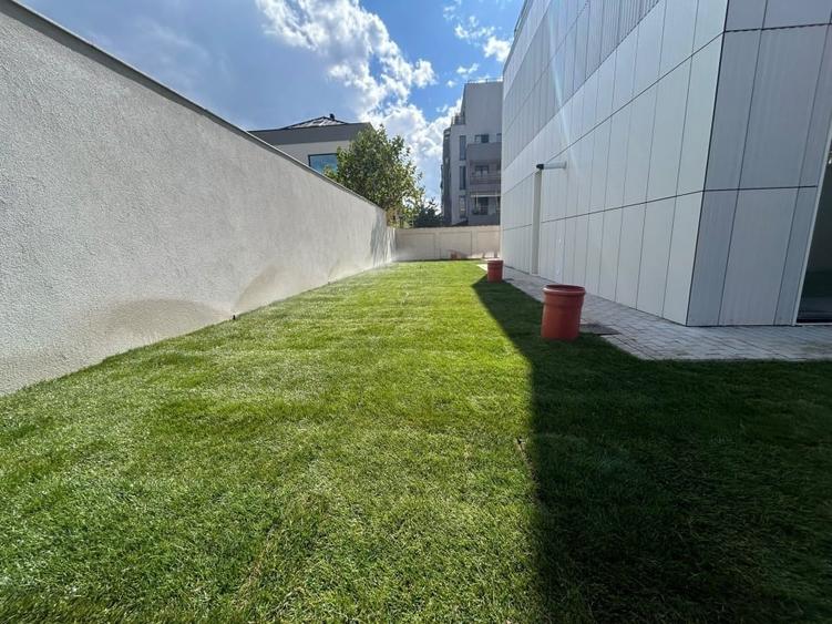 Casă individuală cu 5 camere cu Teren 425 Mp în Central