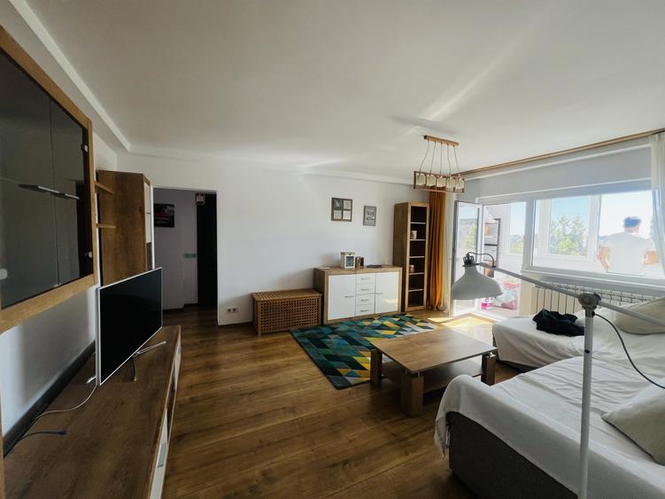 Apartament cu 3 camere decomandat în Drumul Taberei