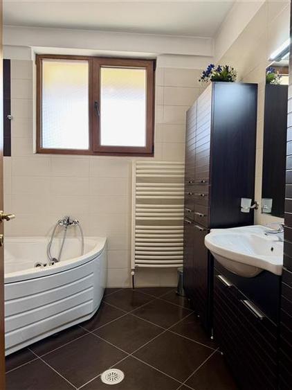 Apartament cu 4 camere semidecomandat, mobilat în Șoseaua Nordului