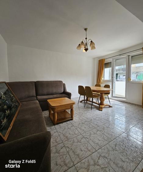 Apartament cu 3 camere decomandat în Iosia