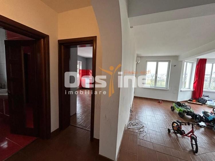 Casă individuală cu 6 camere cu Canalizare în Ciritei