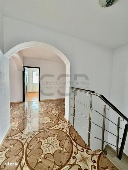 Casă cu 5 camere cu Teren 240 Mp în Apărătorii Patriei