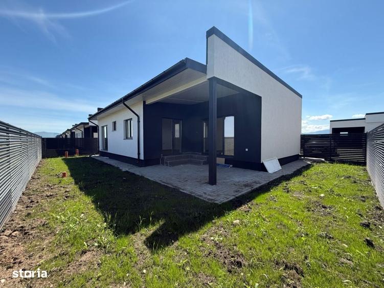 Casă cu 4 camere în Purcăreni