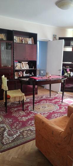 Apartament cu 3 camere semidecomandat, mobilat în Central
