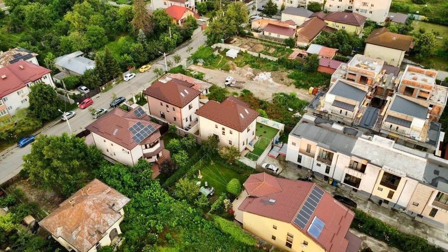 Casă individuală cu 5 camere cu Canalizare în Central