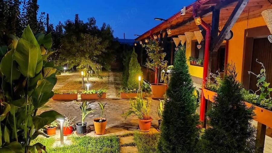 Casă cu 5 camere cu Teren 700 Mp în Cazasu