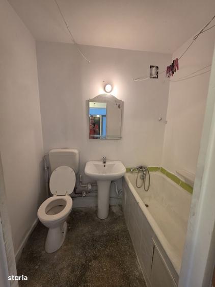 Apartament cu 3 camere semidecomandat în 1 Decembrie 1918