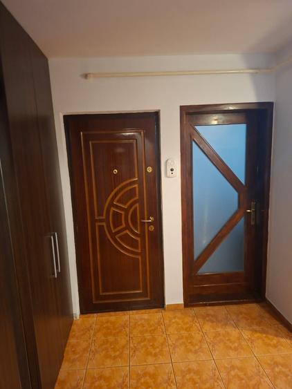 Apartament cu 2 camere decomandat în Broșteni