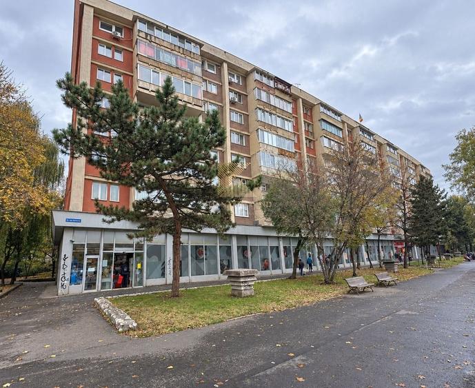Apartament cu 3 camere semidecomandat în Gării