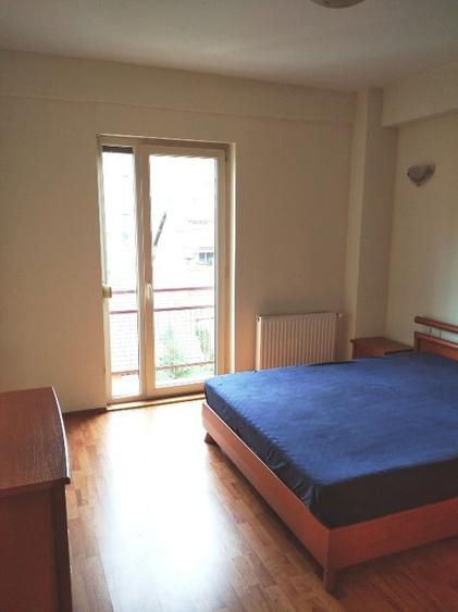 Apartament cu 3 camere decomandat, mobilat în Torontalului