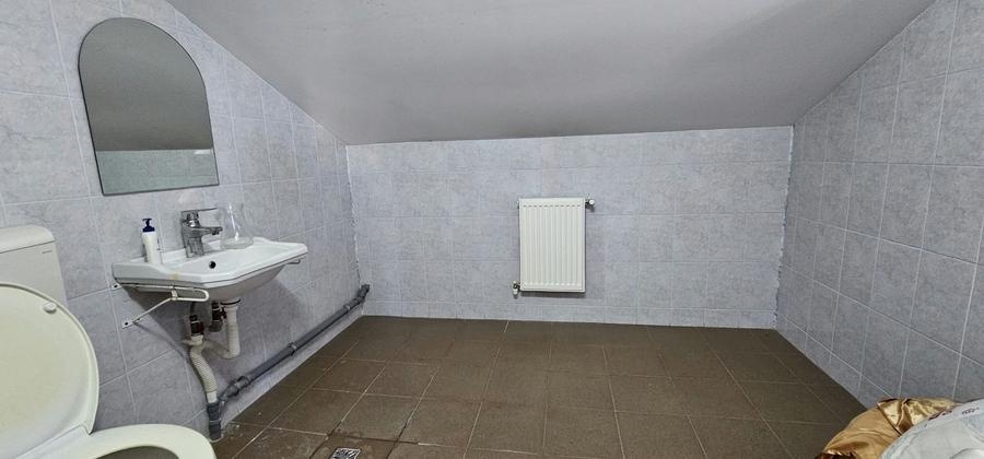 Apartament cu 5 camere decomandat în Micro 21