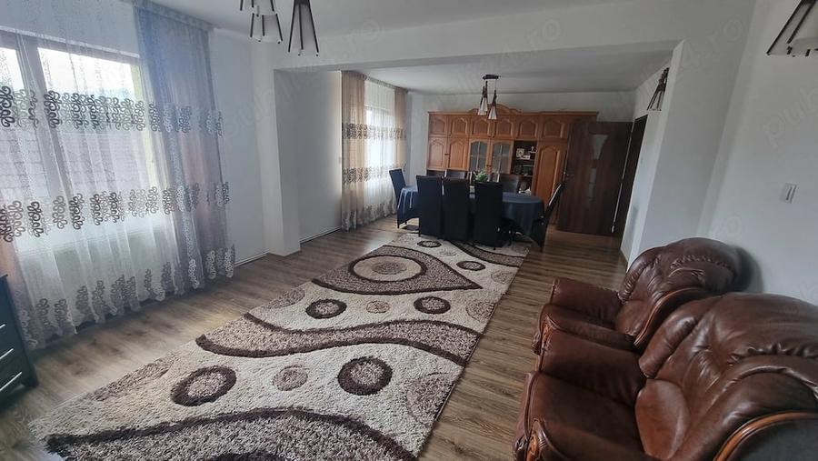Casă cu Teren 5680 Mp în Călata