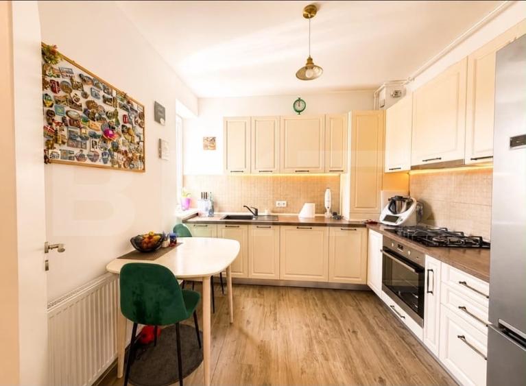 Apartament cu 3 camere decomandat, mobilat în Tractorul