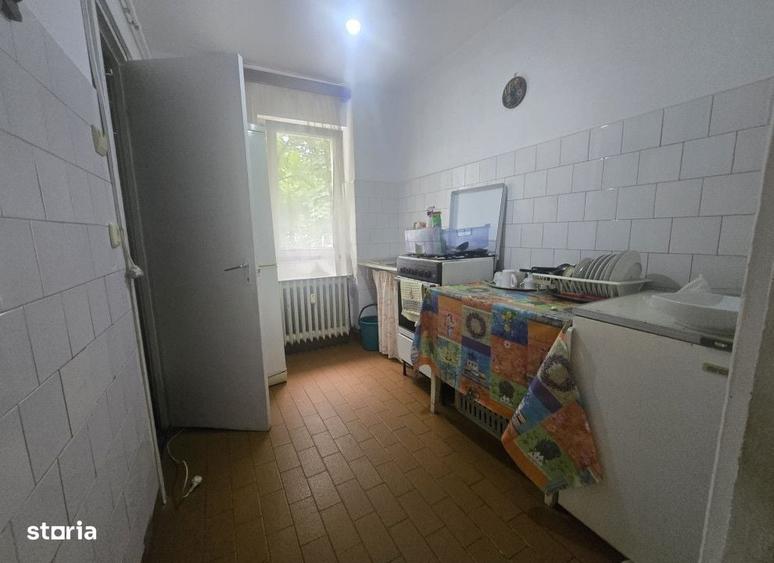 Apartament cu 2 camere semidecomandat în Podu Roș