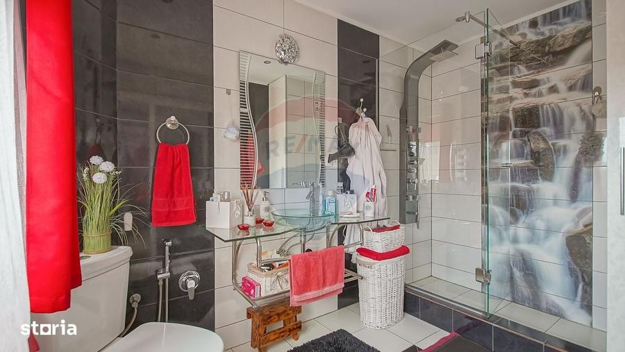 Casă cu 4 camere în Central