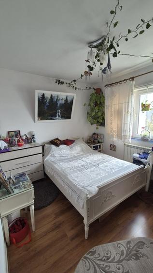 Apartament cu 4 camere decomandat în CET