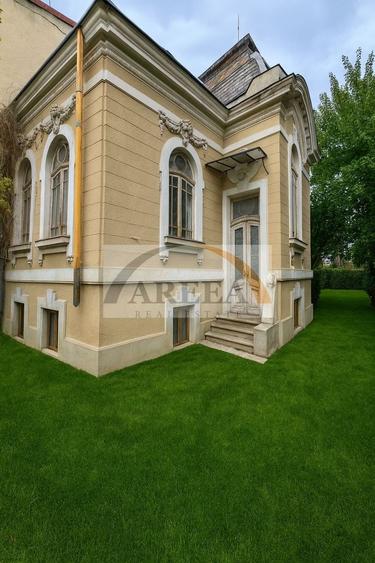 Casă individuală cu 12 camere cu Canalizare în Dacia