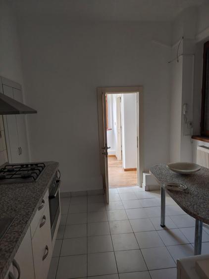 Apartament cu 6 camere decomandat, mobilat în Victoriei