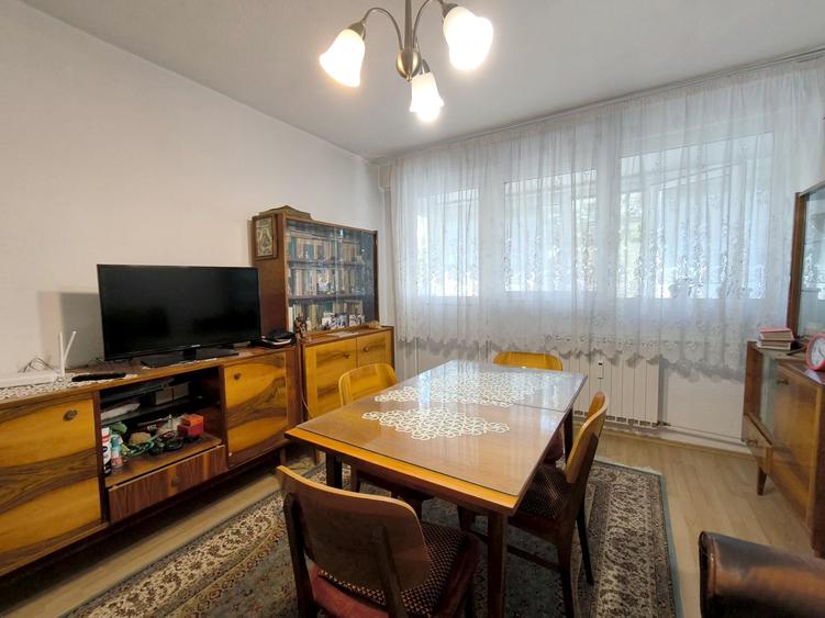 Apartament cu 2 camere decomandat în Drumul Taberei