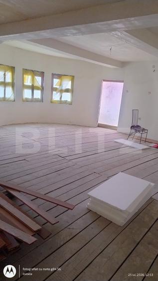 Casă individuală cu 8 camere cu Canalizare în Central