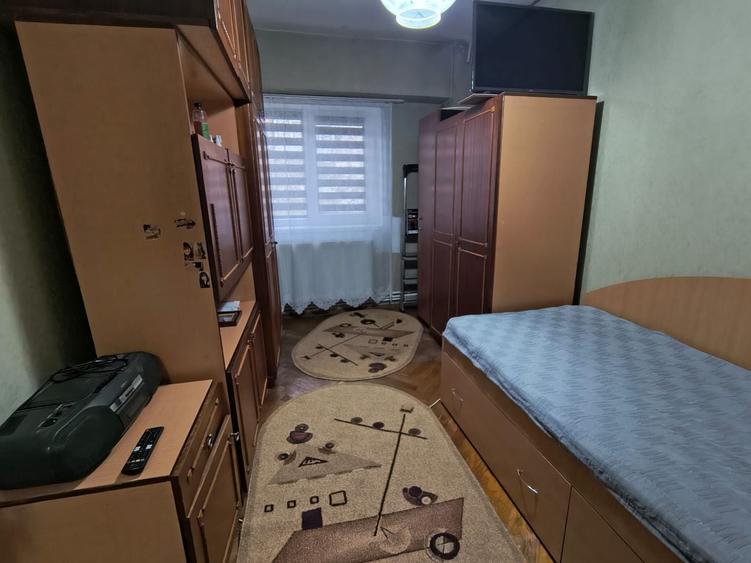 Apartament cu 3 camere decomandat în Delfinariu