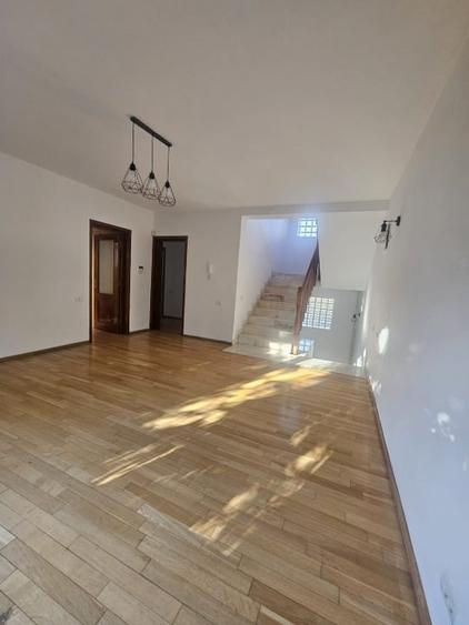 Casă individuală cu 5 camere cu Teren 400 Mp în Herăstrău