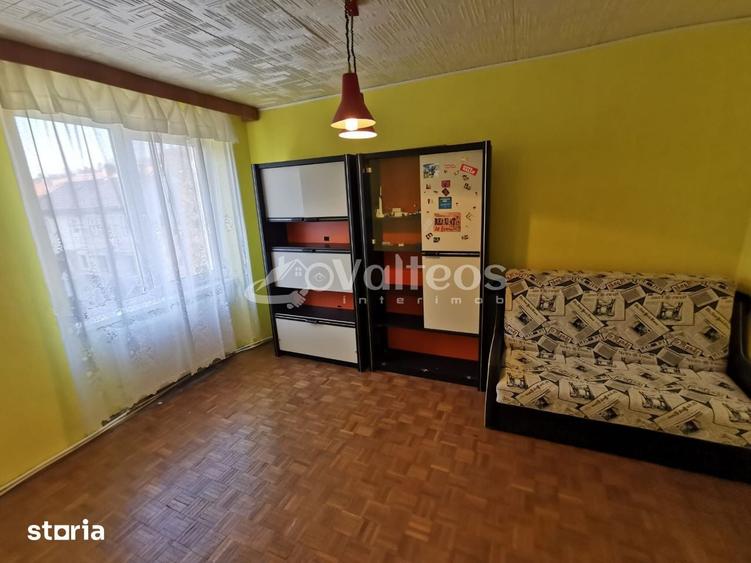 Apartament cu 4 camere decomandat în Central