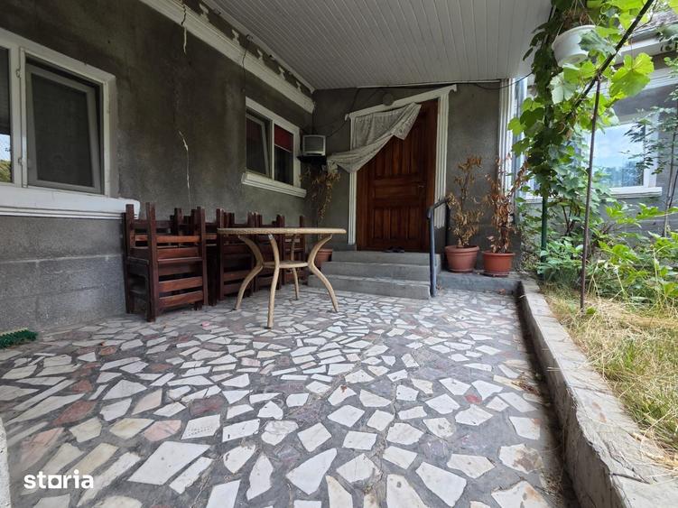 Casă cu 4 camere cu Teren 400 Mp în Babadag