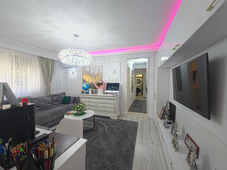 Apartament cu 4 camere semidecomandat în Tomis Nord