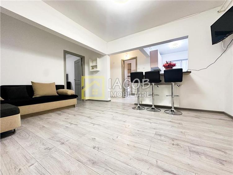 Apartament cu 3 camere semidecomandat în 9 Mai