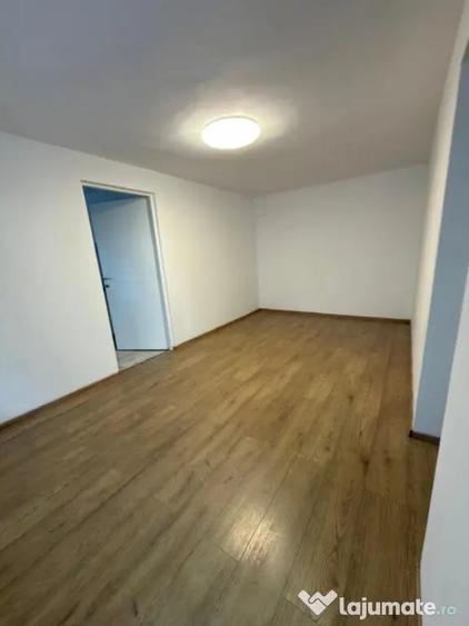 Casă cu 3 camere cu Teren 300 Mp în Delfinariu