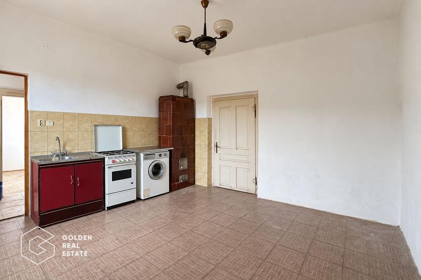 Casă individuală cu 4 camere cu Teren 1555 Mp în Central